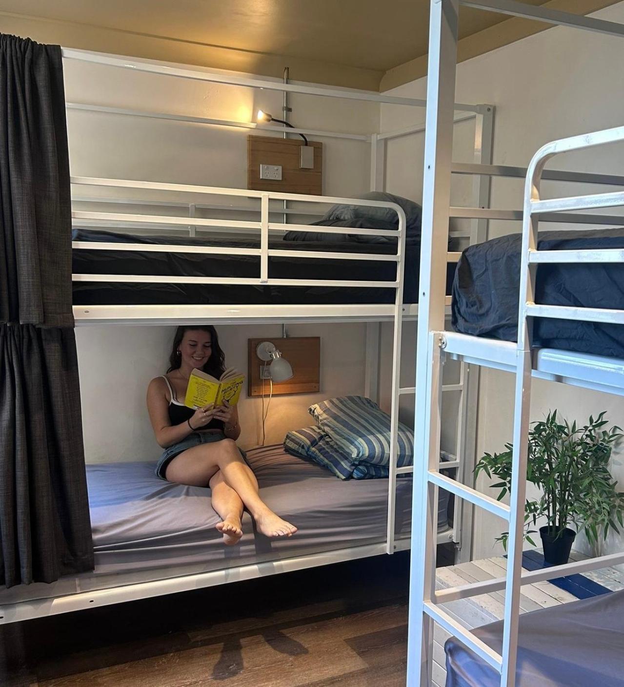 Mad Monkey Hostel Coogee Beach Randwick Екстериор снимка