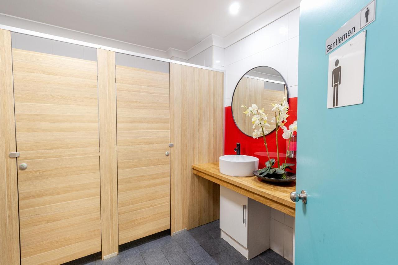 Mad Monkey Hostel Coogee Beach Randwick Екстериор снимка